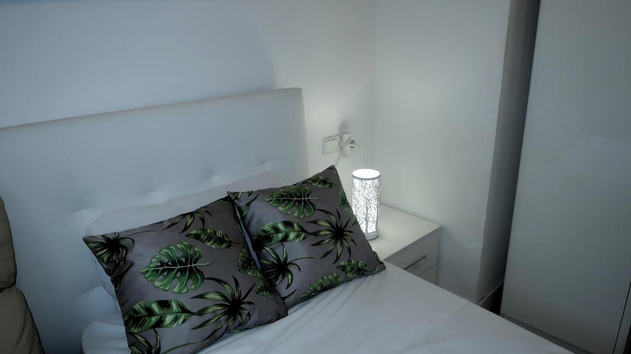 Entire Apartment , 2 Bedrooms Newly Remodeled Center Sitges Barcelona Exteriör bild